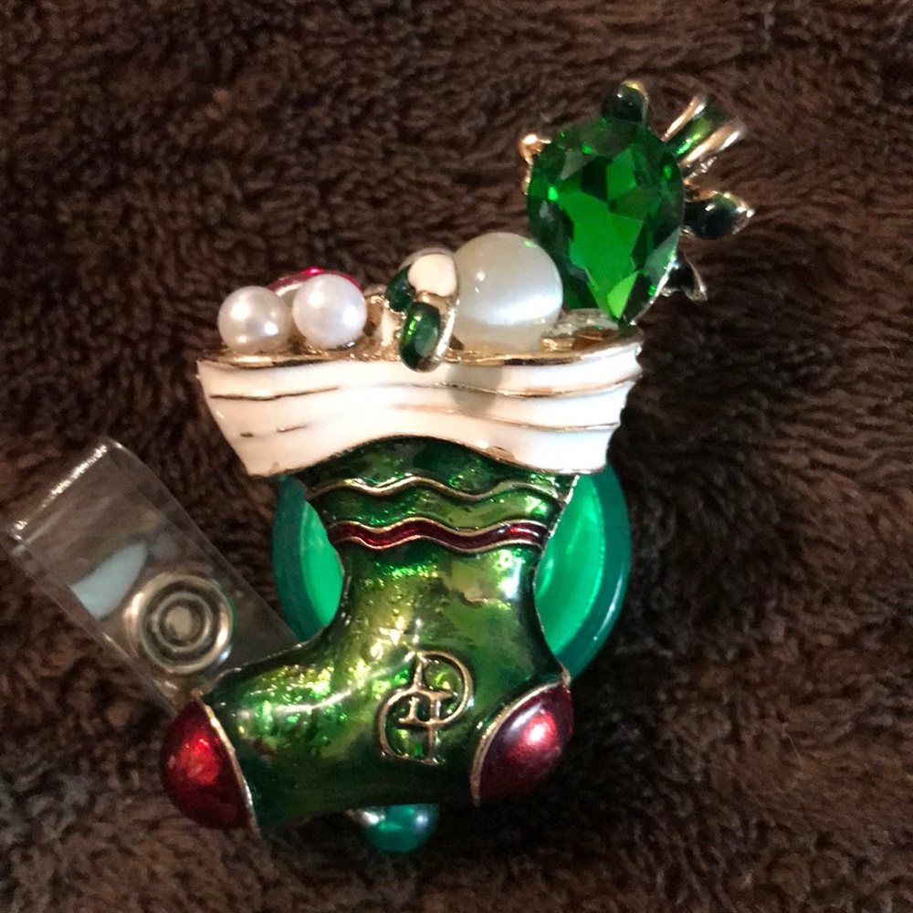 Green enamel and rhinestone stocking badge reel